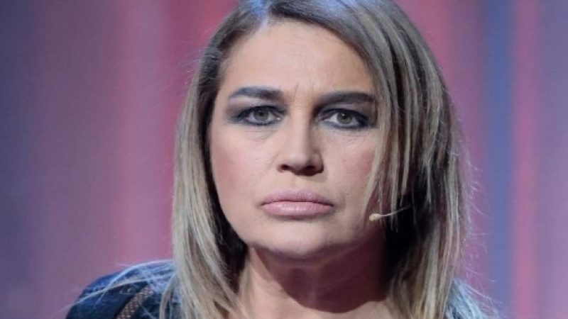 Incredibile confessione di Lory Del Santo a belve: dalle tragedie familiari alla rinascita, il suo segreto svelato!